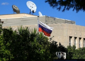 Μια πρεσβεία αποκαλύπτεται…