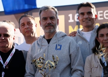“Χρυσό” κλαδί ελιάς στον δήμαρχο Κ. Ζέρβα από Έλληνες και Τούρκους αθλητές