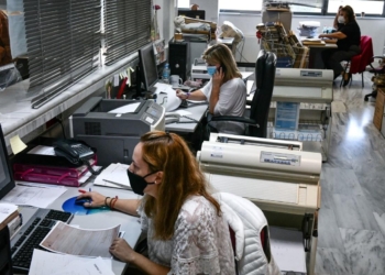 Δημόσιο: Το ΥΠΕΣ καταργεί εκατοντάδες παρωχημένες ειδικότητες, δημιουργεί νέους κλάδους