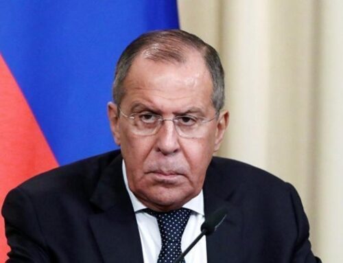 Σ. Λαβρόφ: Ο “ολοκληρωτικός πόλεμος” της Δύσης εναντίον της Μόσχας θα διαρκέσει πολύ
