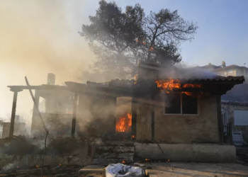 Φωτιά στην Πεντέλη: Ξεκίνησαν οι αυτοψίες του υπουργείου Υποδομών στα κτίρια των πληγεισών περιοχών