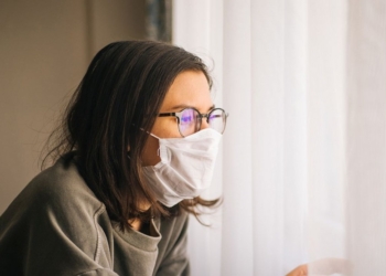 CDC: Δεν χρειάζεται να μπαίνουν πλέον σε καραντίνα όσοι εμβολιασμένοι έρχονται σε επαφή με κρούσμα