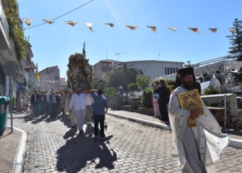 Κατάνυξη στη λιτάνευση της εικόνας στην πανήγυρη της Φυλής