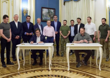 Κ. Μπακογιάννης: Η ανοικοδόμηση της Ουκρανίας πρέπει να στηριχθεί από ολόκληρο τον δημοκρατικό κόσμο – Συνάντηση με Ζελένσκι και δήμαρχο Κιέβου
