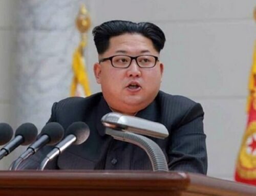 Ο Κιμ Γιονγκ Ουν ανακήρυξε τη «νίκη» της Β. Κορέας επί της πανδημίας του νέου κορονοϊού