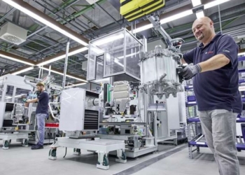 Η Bosch λανσάρει πρωτοπόρα τεχνολογία ηλεκτροκίνησης για τα ελαφρά επαγγελματικά οχήματα