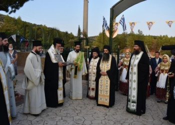 Με μεγαλοπρέπεια η υποδοχή τμήματος του Τιμίου Ξύλου στα Άνω Λιόσια από τον Ι.Ν. Αγίου Νεκταρίου