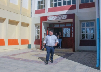 Περιοδεία του Δημάρχου Αχαρνών Σπύρου Βρεττού στα σχολεία πριν την έναρξη των μαθημάτων