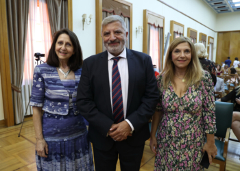 Με τη στήριξη της Περιφέρειας Αττικής η έκδοση του βιβλίου του Ποιητικού Διαγωνισμού με το θέμα «Η Καταστροφή της Σμύρνης», από την Εταιρεία Γραμμάτων και Τεχνών Πειραιά