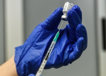 Pfizer: Το επικαιροποιημένο εμβόλιό της αυξάνει σημαντικά τα αντισώματα έναντι των υποπαραλλαγών ΒΑ.4 και ΒΑ.5