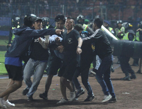 Τραγωδία στην Ινδονησία – 174 νεκροί από τα επεισόδια σε αγώνα ποδοσφαίρου