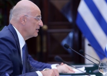 Στη Βεγγάζη ο Ν. Δένδιας – Δωρεά 30.000 εμβολίων
