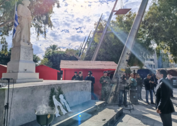 Με επιμνημόσυνη δέηση και κατάθεση στεφάνων στο Μνημείο του Άγνωστου Στρατιώτη τιμήθηκε στο Ηράκλειο η επέτειος της Εθνικής Αντίστασης
