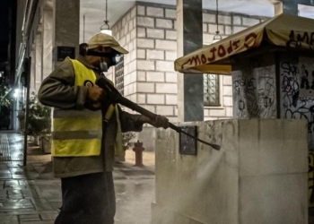 Επιχείρηση «αντι-γκράφιτι» στο κέντρο της πόλης από τον δήμο Αθηναίων