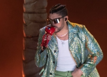 Ο Bad Bunny δεν λυπάται που πέταξε το τηλέφωνο θαυμάστριάς του στο νερό