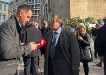 Νίκος Νικολόπουλος στην κηδεία του τέως βασιλιά Κωνσταντίνου