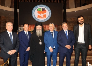 Τιμητική διάκριση στον Περιφερειάρχη Αττικής Γ. Πατούλη από την Παναττική Ομοσπονδία Πωλητών Λαϊκών Αγορών για την συμβολή του στον εκσυγχρονισμό των λαϊκών αγορών