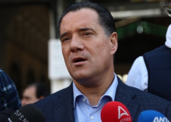 Αυτοψία Άδωνι Γεωργιάδη σε φούρνους της Νέας Ερυθραίας: Λογική η τιμή της λαγάνας για φέτος
