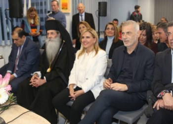 Ο Δήμαρχος Πειραιά Γιάννης Μώραλης στα εγκαίνια του νέου Κέντρου Ημέρας Υποστήριξης Εργαζομένων της ΠΕΨΑΕΕ