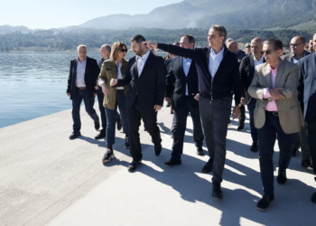 Στη Φθιώτιδα ο Μητσοτάκης: Ενημερώθηκε για την εξέλιξη των εργασιών στο λιμάνι του Αγ. Κωνσταντίνου