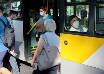Τέλος οι μάσκες στα μέσα μεταφοράς από σήμερα – Πού παραμένουν υποχρεωτικές