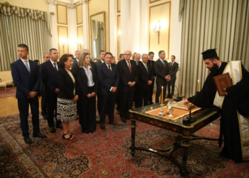 Ορκίστηκε η υπηρεσιακή κυβέρνηση