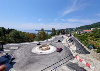 Στην κυκλοφορία ο νέος κυκλικός κόμβος στην «Ακρόπολη» της Σκιάθου από την Περιφέρεια Θεσσαλίας