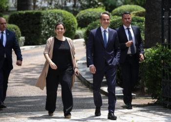 Σήμερα το απόγευμα ο Κυριάκος Μητσοτάκης παραδίδει τα «κλειδιά» από το Μέγαρο Μαξίμου στον Ιωάννη Σαρμά