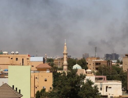 Ο στρατός διέκοψε τις διαπραγματεύσεις για κατάπαυση του πυρός στο Σουδάν και βομβάρδισε τους παραστρατιωτικούς