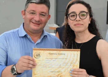 Τους εισαχθέντες στην Τριτοβάθμια Εκπαίδευση βράβευσε ο Δήμος Αχαρνών σε μια συγκινητική εκδήλωση