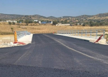 Ασφαλτόστρωση στη νέα οδογέφυρα στον Ξηριά, στις Άσπρες Πεταλούδες από την Περιφέρεια Θεσσαλίας