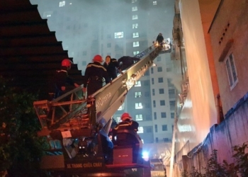 Τουλάχιστον 30 οι νεκροί εξαιτίας πυρκαγιάς σε πολυκατοικία της πρωτεύουσας του Βιετνάμ