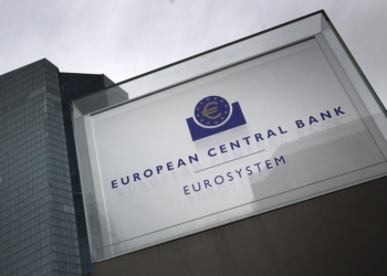 Για πρώτη φορά έπειτα από 15 μήνες η ΕΚΤ δεν αναμένεται να αυξήσει τα επιτόκια