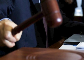 Αθωώθηκε 71χρονος στις ΗΠΑ έπειτα από 48 χρόνια στη φυλακή για φόνο που δεν διέπραξε
