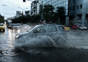 Κυκλοφοριακά προβλήματα στους δρόμους της Αττικής λόγω της έντονη βροχόπτωσης