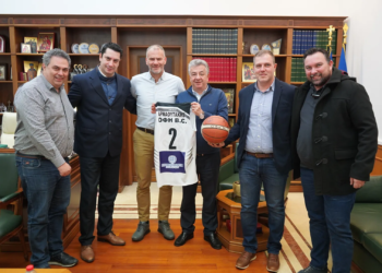 Συνάντηση Περιφερειάρχη Κρήτης με αντιπροσωπεία της ομάδας μπάσκετ του ΟΦΗ