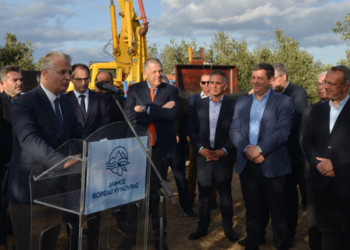 Χαιρετισμό απηύθυνε ο Περιφερειάρχης Πελοποννήσου Δημήτρης Πτωχός στην τελετή θεμελίωσης του νέου Διθέσιου Νηπιαγωγείου Παραλίου Άστρους