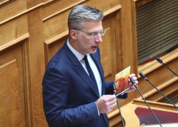 Άκης Σκέρτσος: Τι είπε στη Βουλή για τον αδελφό, που έχασε σε τροχαίο