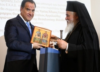 Για την προσφορά του στο ΕΚΑΒ βραβεύτηκε ο  υπουργός Υγείας Άδωνης Γεωργιάδης