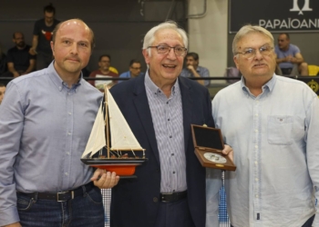Τιμητική βράβευση για τον Δήμαρχο Αμαρουσίου Θεόδωρο Αμπατζόγλου από τον Γ.Σ.Α.