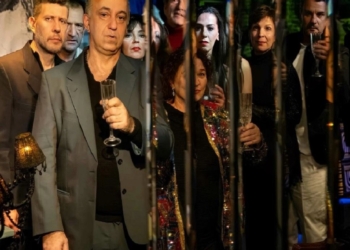 «Κομμάτια και θρύψαλα»