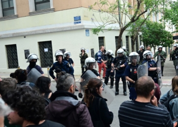 Επιχείρηση της ΕΛ. ΑΣ στη Νομική Σχολή – Είναι σε κατάληψη (βίντεο)