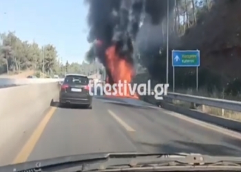 Θεσσαλονίκη: Στις φλόγες λεωφορείο του ΟΑΣΘ (βίντεο)