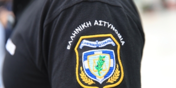 Έκρηξη στην είσοδο πολυκατοικίας στου Φιλοπάππου