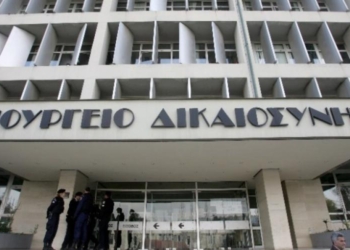 O ΟΟΣΑ επαινεί την Ελλάδα για σημαντική πρόοδο στην καταπολέμηση της δωροδοκίας