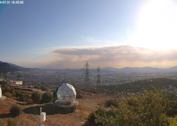 Έφτασαν στην Αττική οι καπνοί από τη φωτιά στην Εύβοια