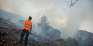 Καθηγητής σε σχολές της ΕΛ.ΑΣ ο συλληφθείς για τις φωτιές στη Βάρη