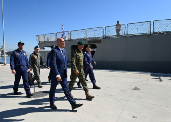 Επίσκεψη Ν. Δένδια στη φρεγάτα «Σπέτσαι» στον Ναύσταθμο Σαλαμίνας