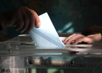 Δημοσκόπηση MRB: Σταθερό προβάδισμα της ΝΔ, εκτίναξη του ΠΑΣΟΚ, σε ελεύθερη πτώση ο ΣΥΡΙΖΑ