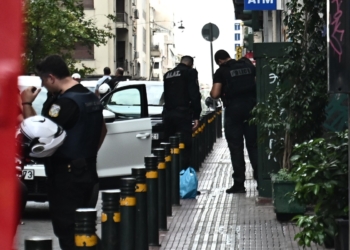 Συναγερμός στο κέντρο της Αθήνας: Συνελήφθησαν δυο άτομα με όπλο και εκρηκτικά
